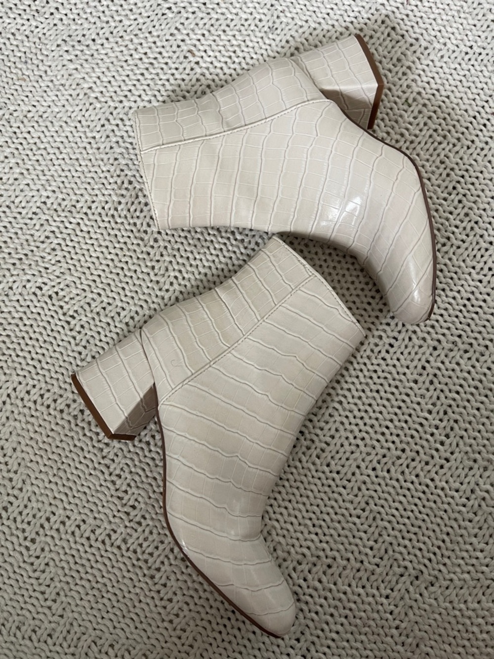 Steve Madden Croc Embossed Cream Ankle Boots Block Heel Size 7